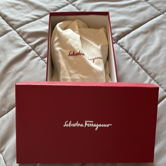 Salvatore Ferragamo, flat heeled, black and gray shoe size 9 1/2 gently worn - Picture 5 of 5